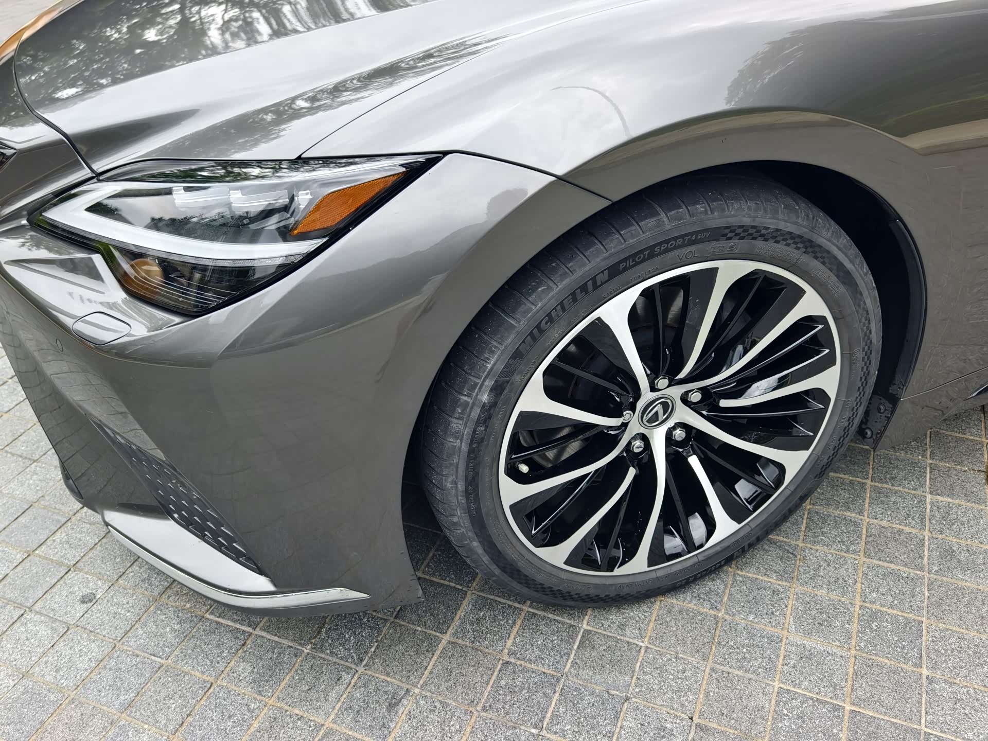 Lexus LS, 2022 9
