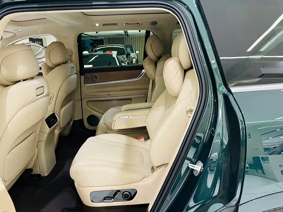 AITO Ask the world M9