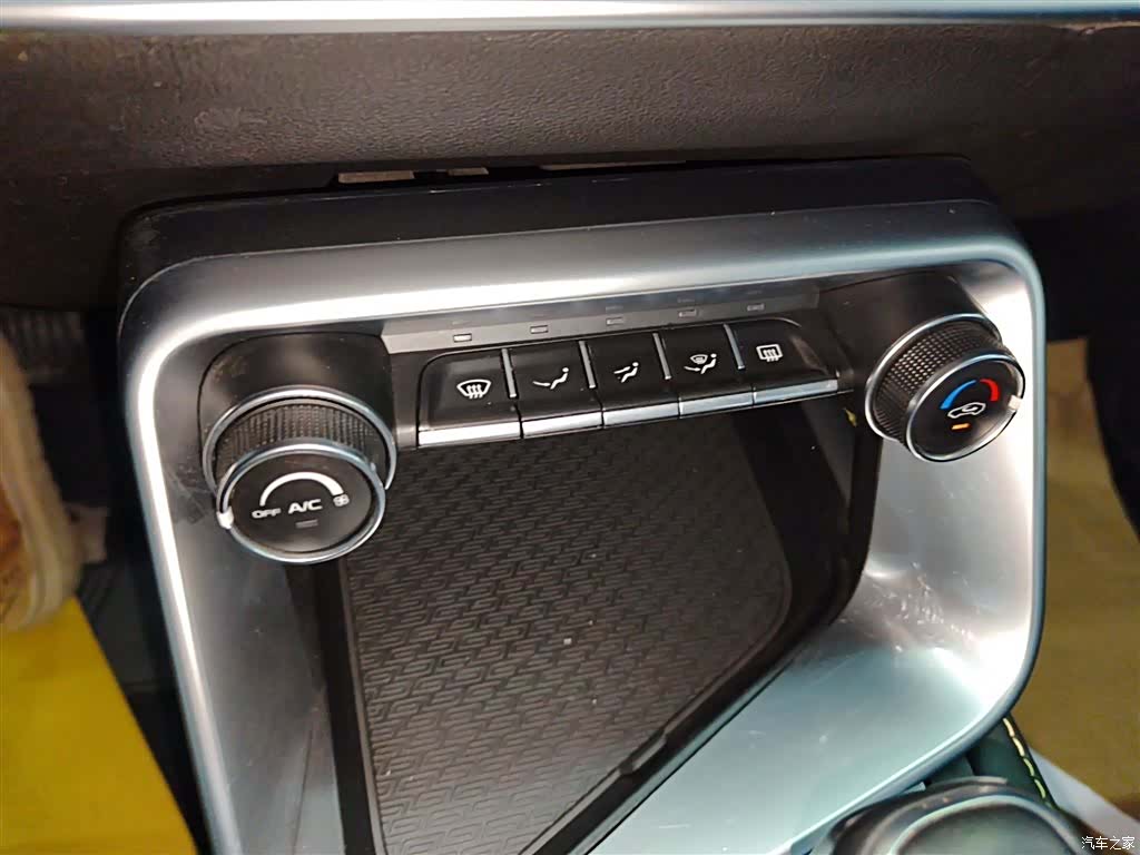 Geely Binray, 2022 13