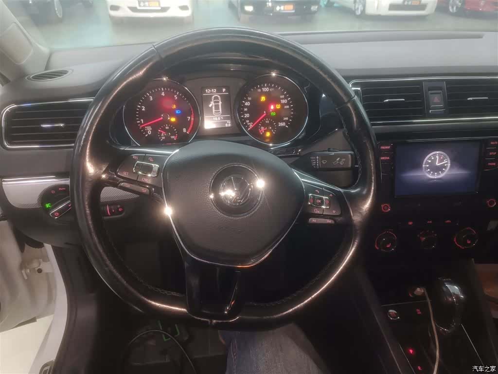 Volkswagen Sagitar, 2017 11