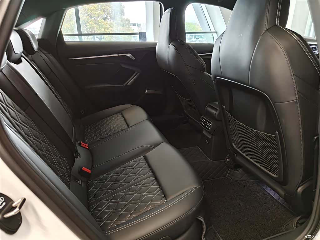 Audi Flying Spur, 2025 14