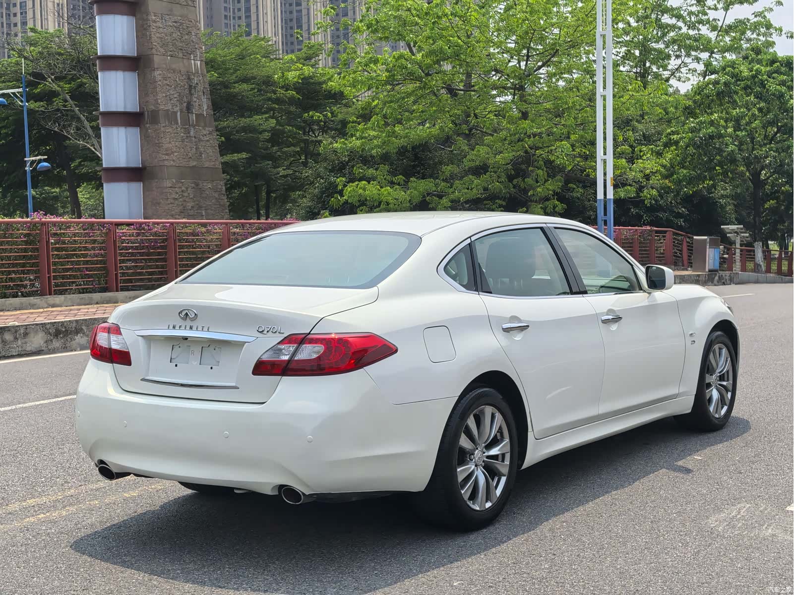 Infiniti Q70, 2013 10