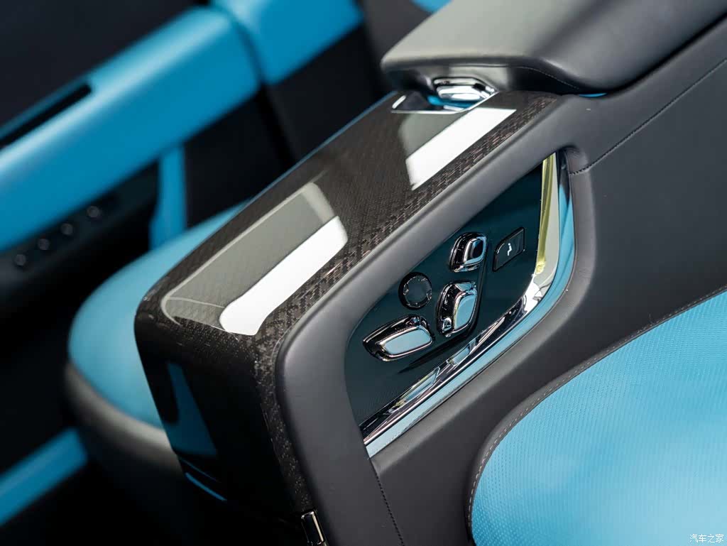 Rolls-Royce Cullinan, 2024 17