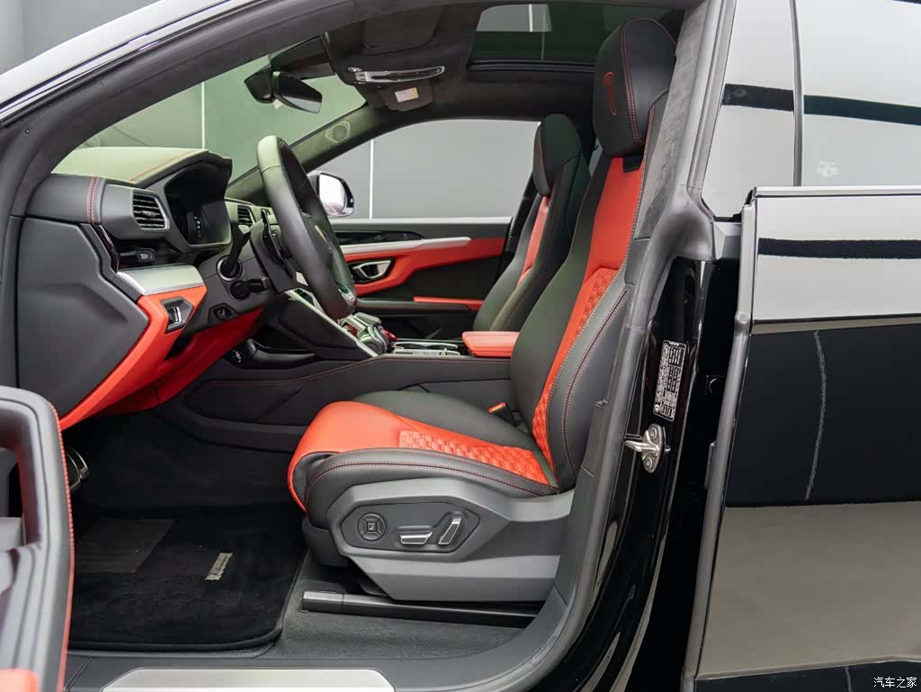 Lamborghini Urus, 2022 10