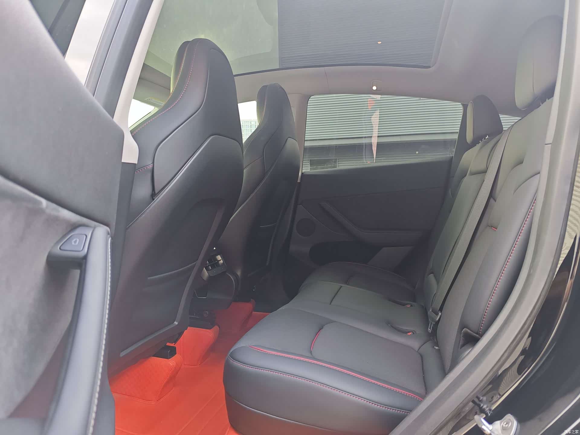 Tesla Model Y, 2021 3