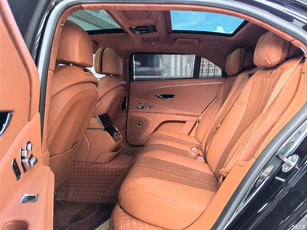 Bentley Flying Spur, 2022 12