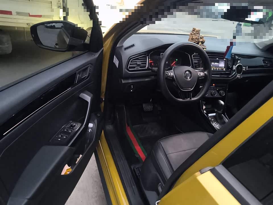 Volkswagen T-ROC exploring Songs