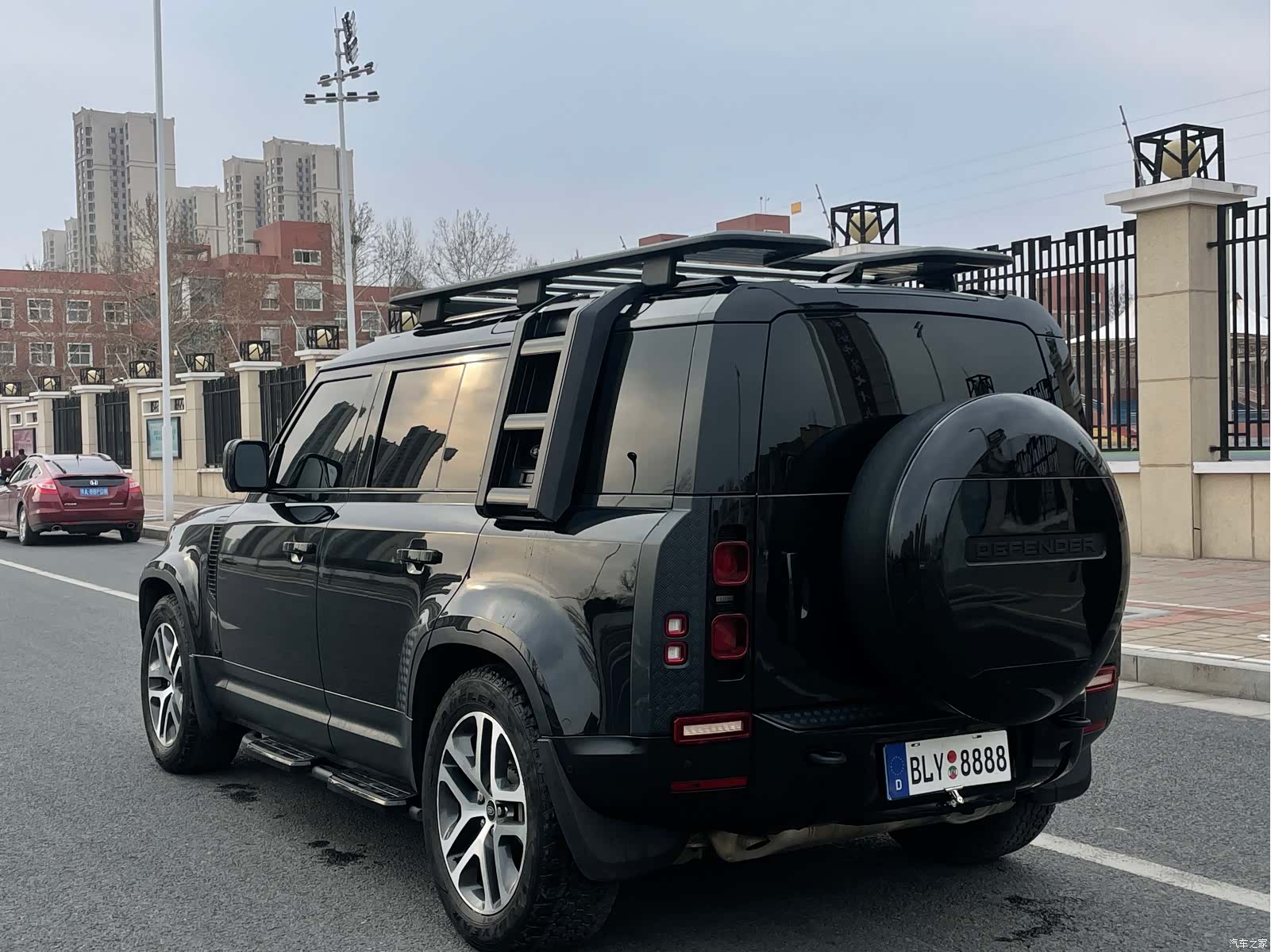 Land Rover Defender, 2023 все фото