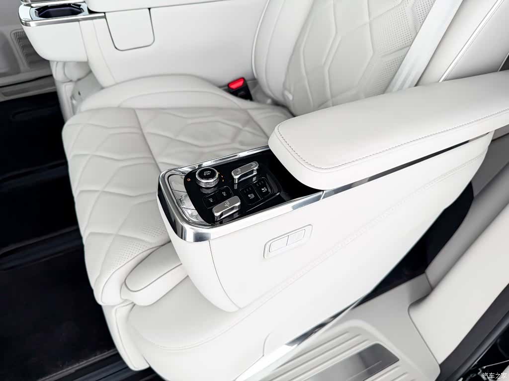 Volvo EM90, 2024 10