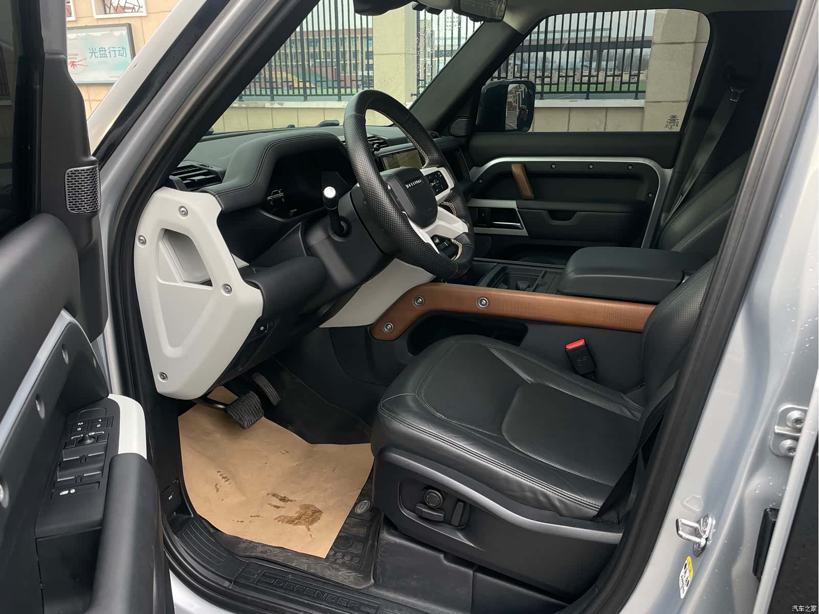 Land Rover Defender, 2023 9