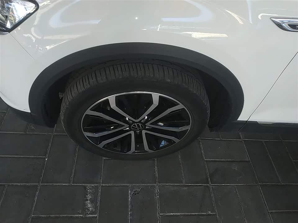 Volkswagen T-ROC exploring Songs