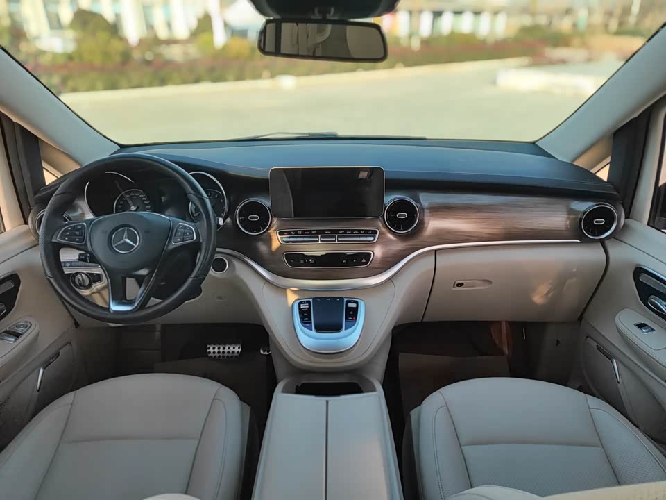 Mercedes-Benz V-class