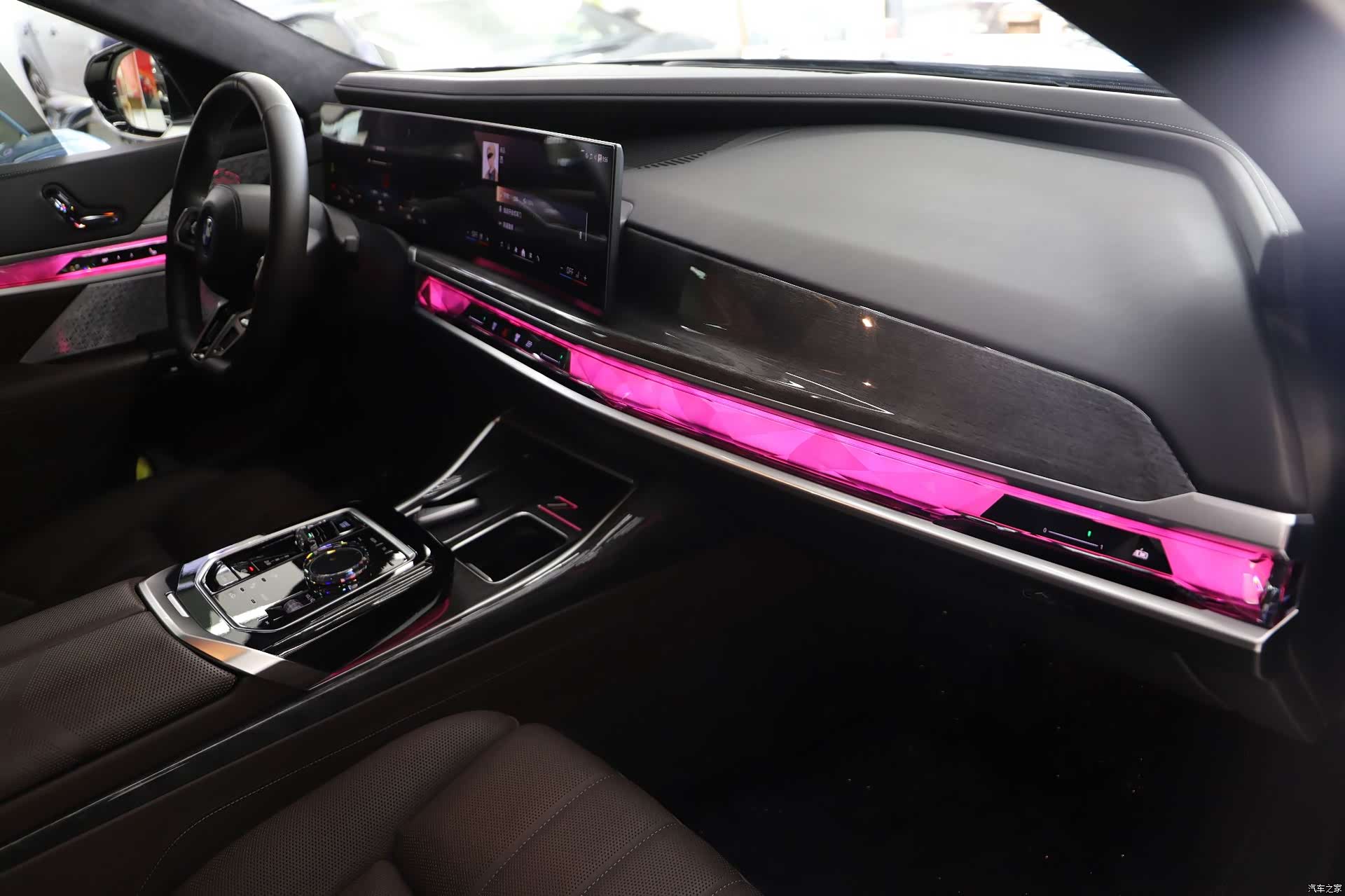 BMW i7, 2025 13