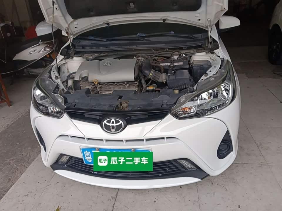 Toyota YARiS L to enjoy