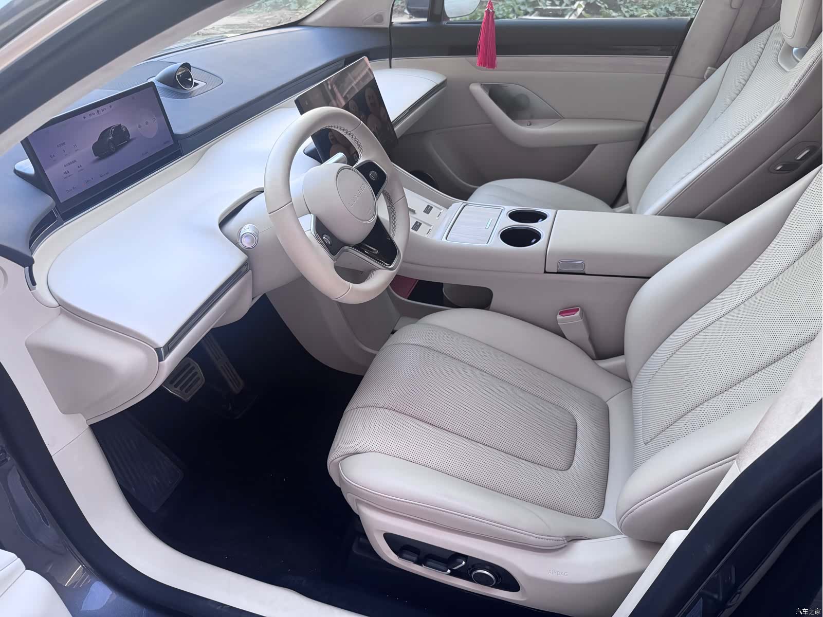 Luxeed R7, 2025 4