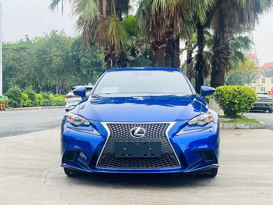 Lexus IS