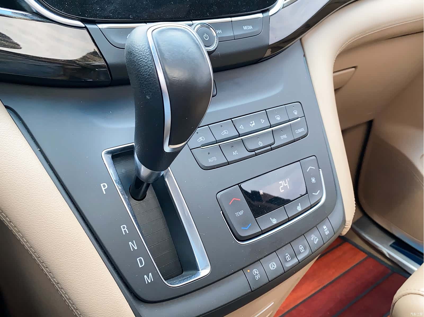 Buick GL8, 2018 13