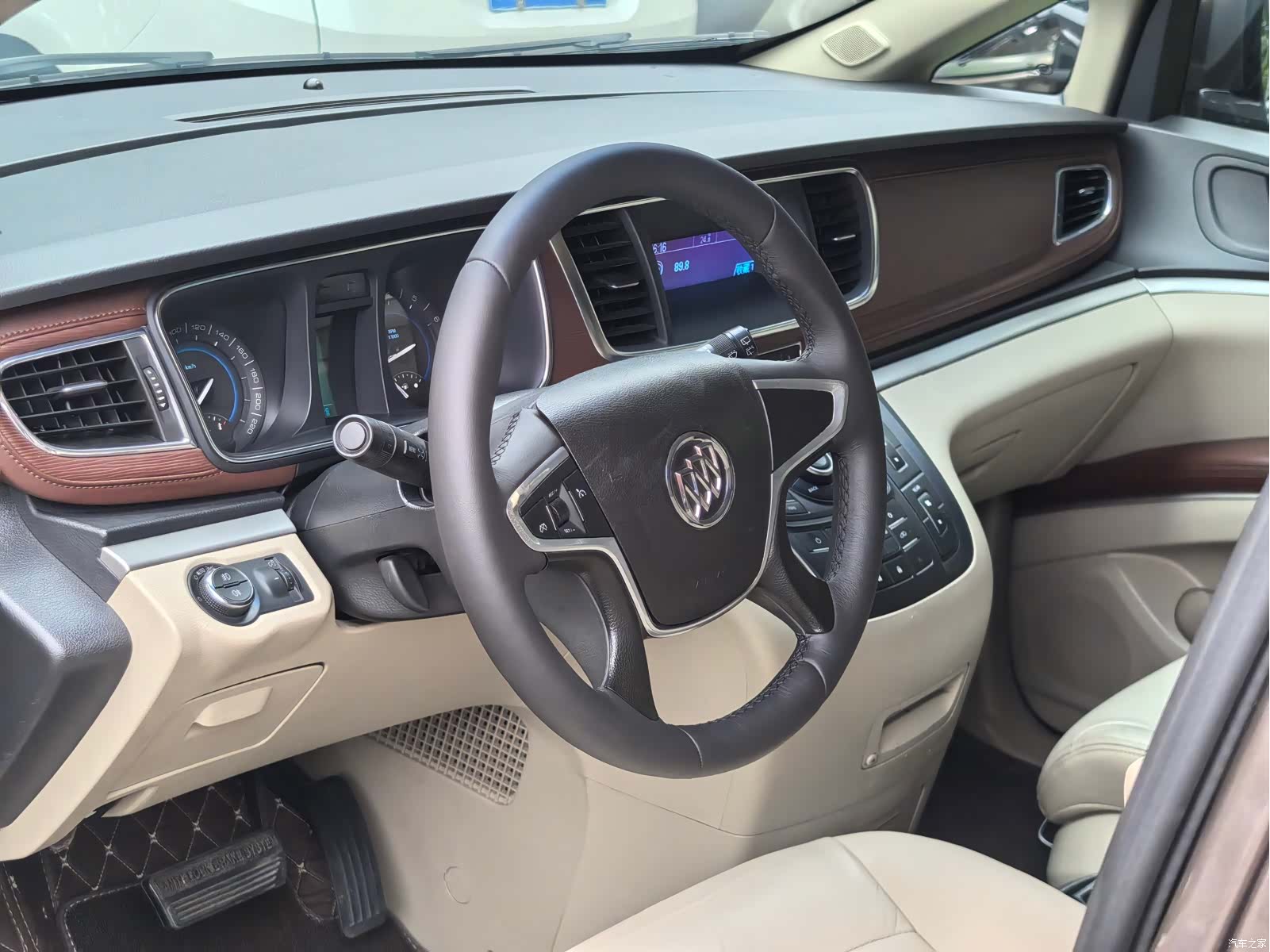 Buick GL8, 2016 8