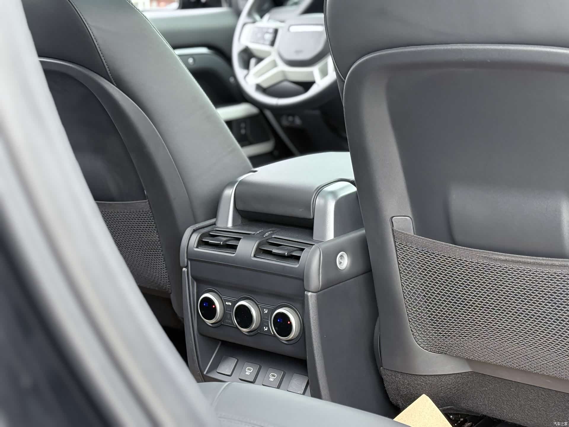 Land Rover Defender, 2024 19