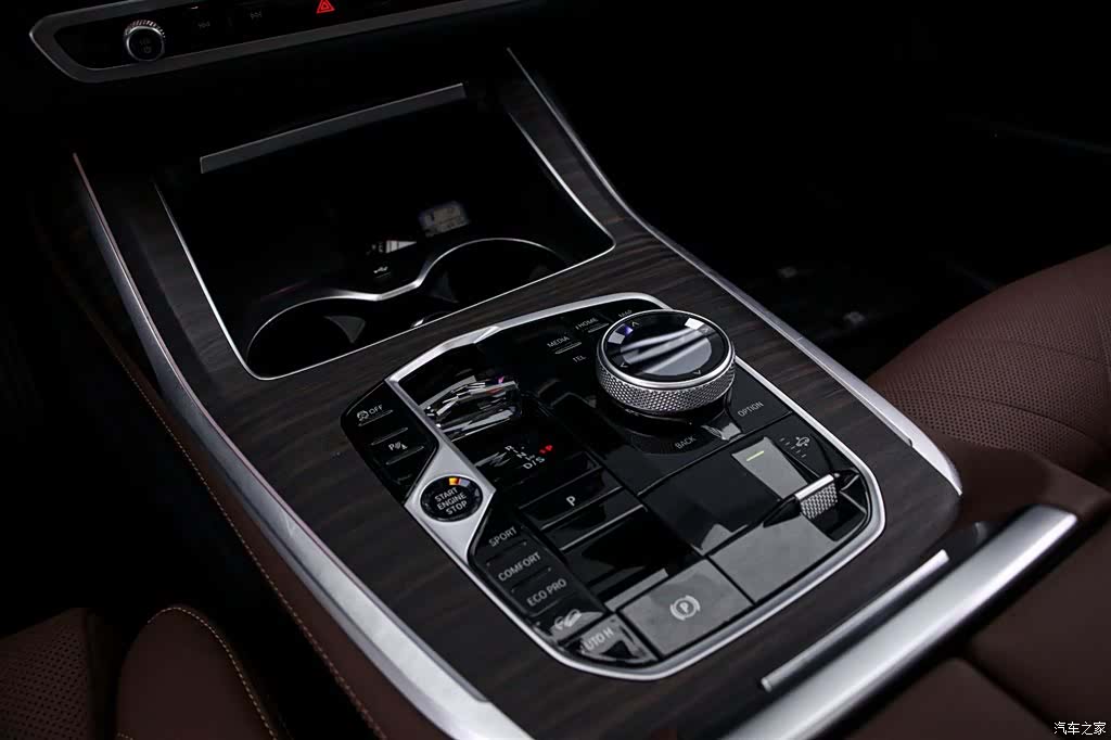 BMW X7, 2024 9