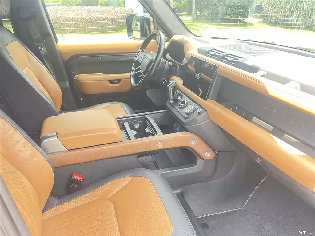 Land Rover Defender, 2023 14