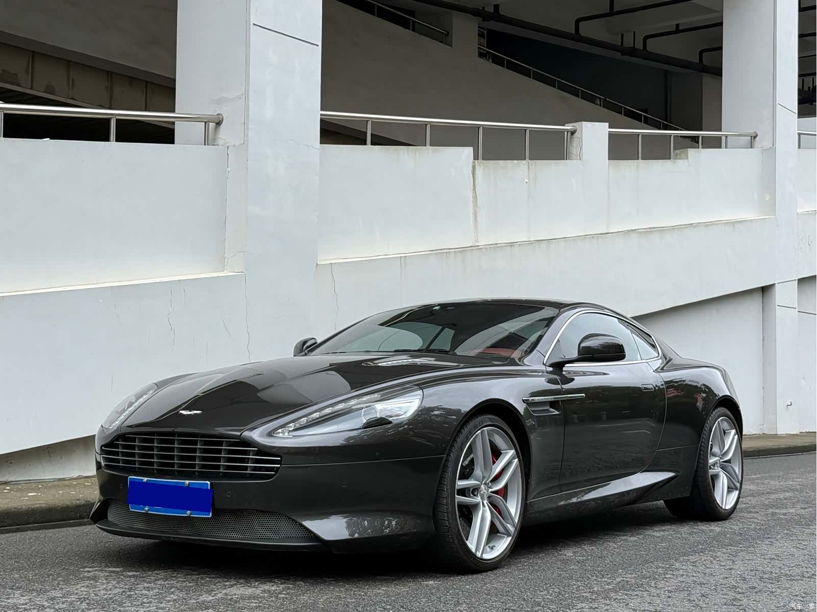 Aston Martin DB9, 2015 1