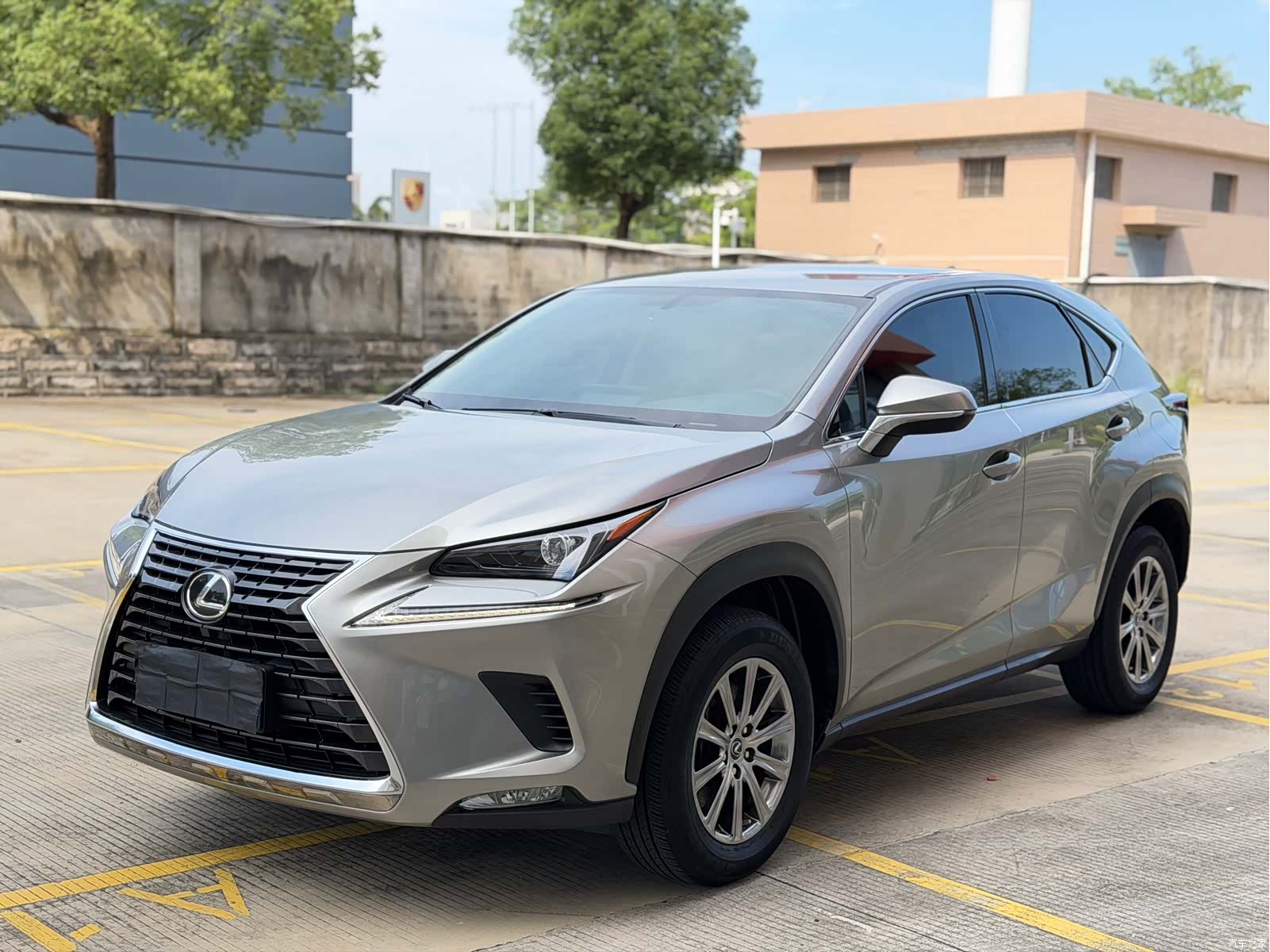 Lexus NX, 2021 1