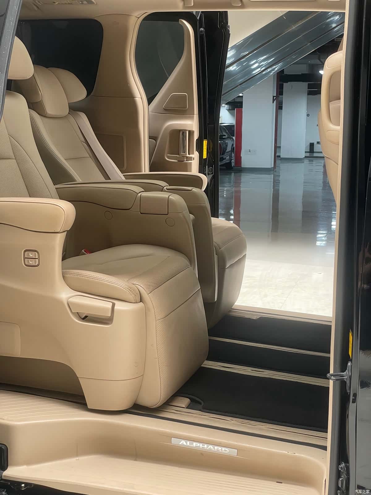 Toyota Alphard, 2012 12