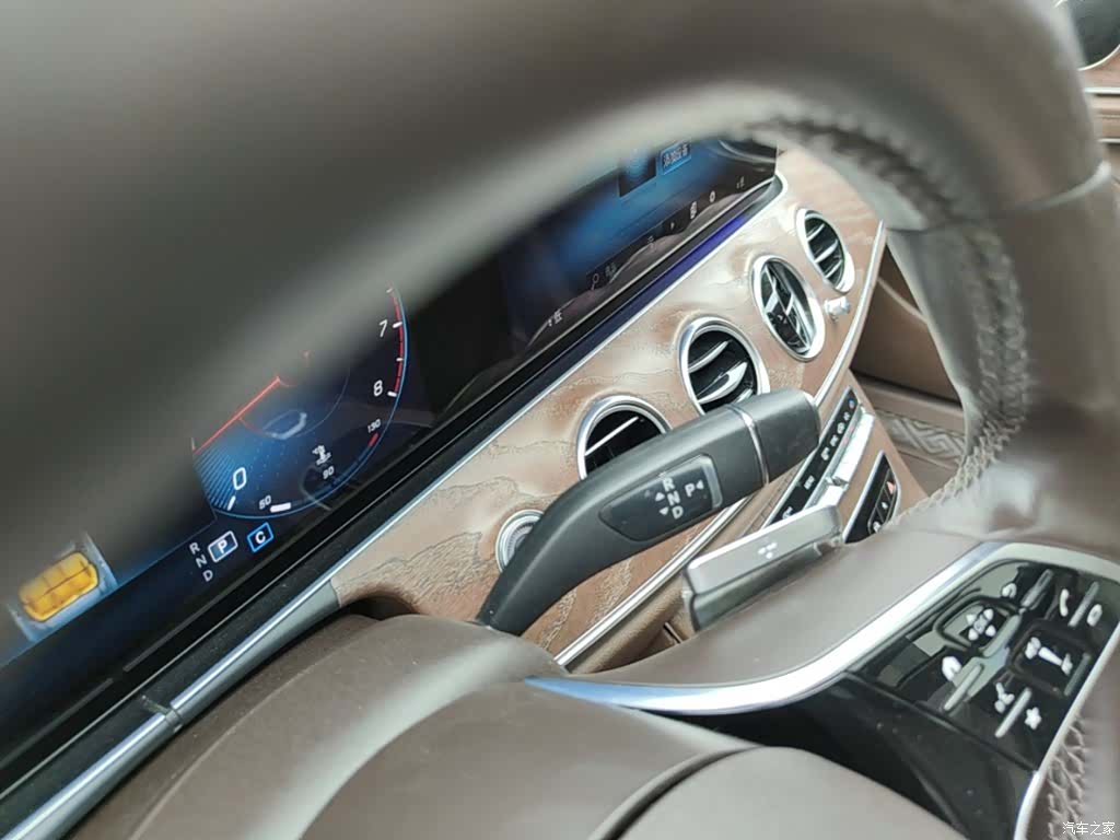 Mercedes-Benz E-Class, 2022 14
