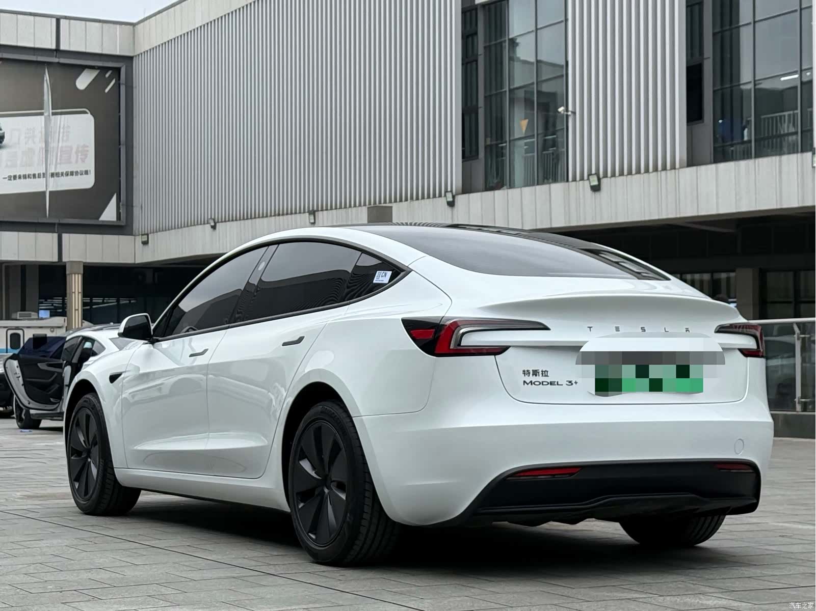Tesla Model 3, 2025 4