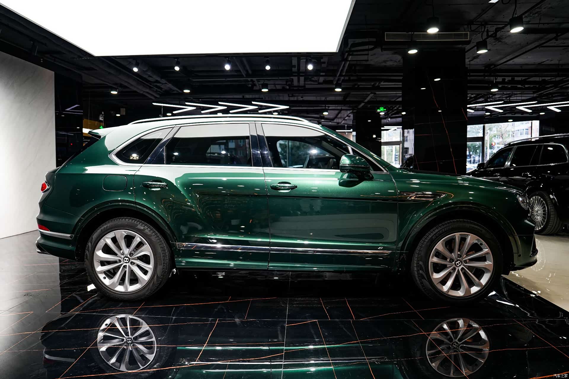 Bentley Bentayga, 2021 10