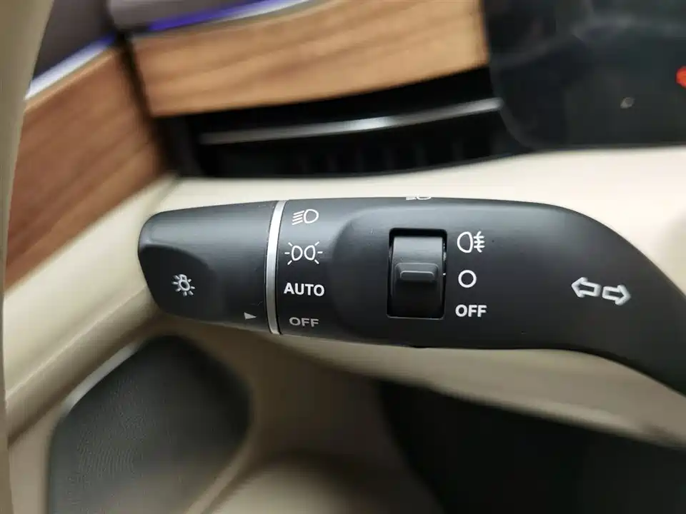 AITO Ask the world M7