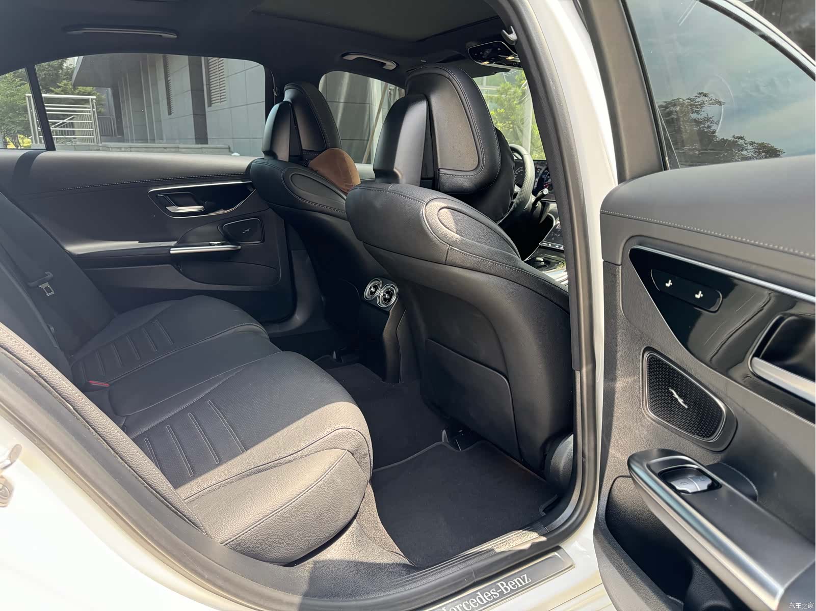 Mercedes-Benz C-Class, 2024 11