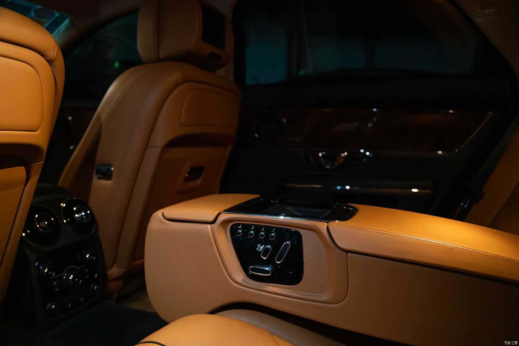 Jaguar XJ, 2015 8