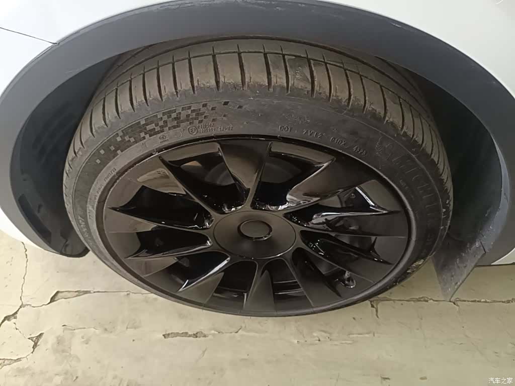 Tesla Model Y, 2023 23