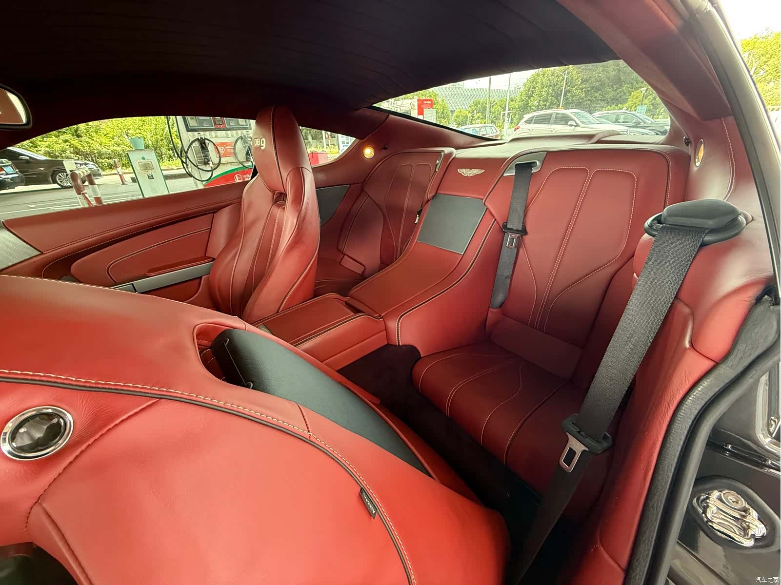 Aston Martin DB9, 2015 9