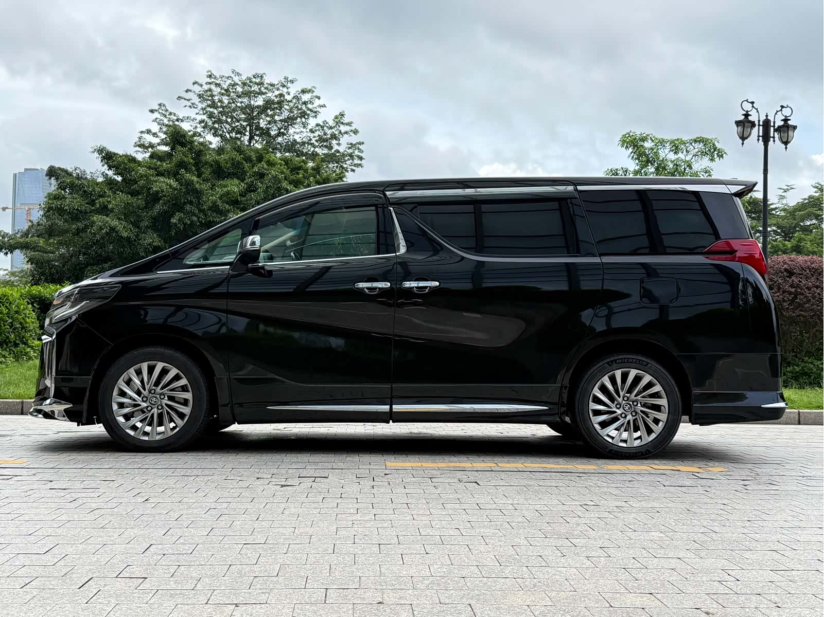 Toyota Alphard, 2018 4