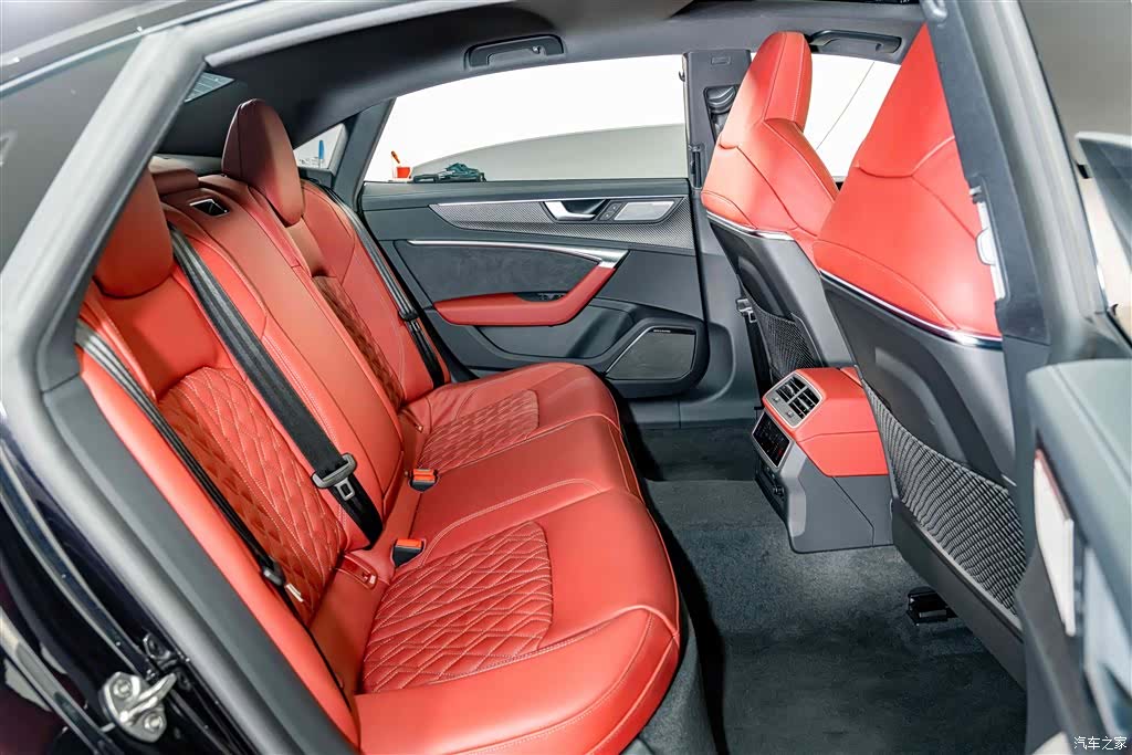 Audi A7L, 2024 22