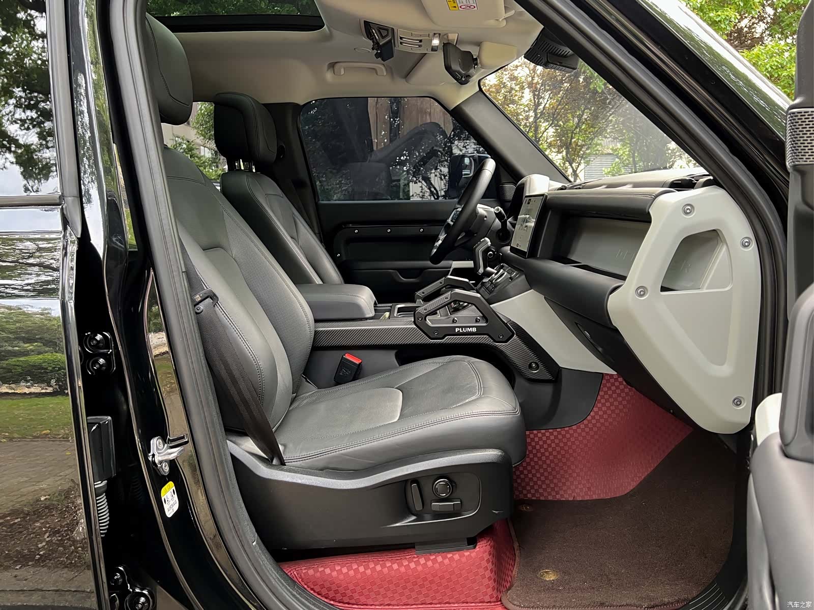 Land Rover Defender, 2024 12