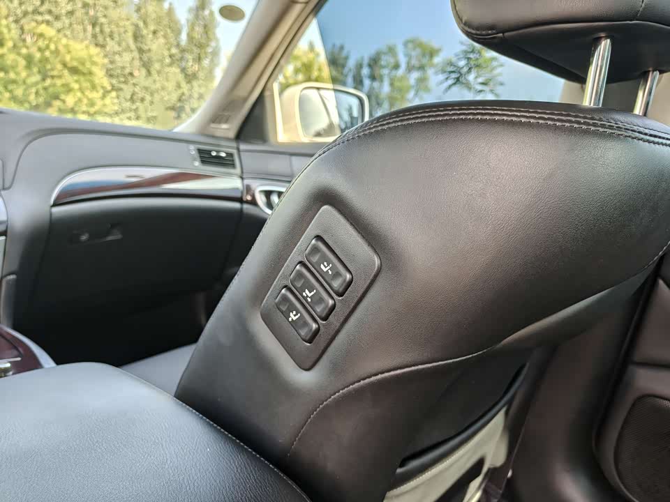 Infiniti Q70 Infiniti Q70