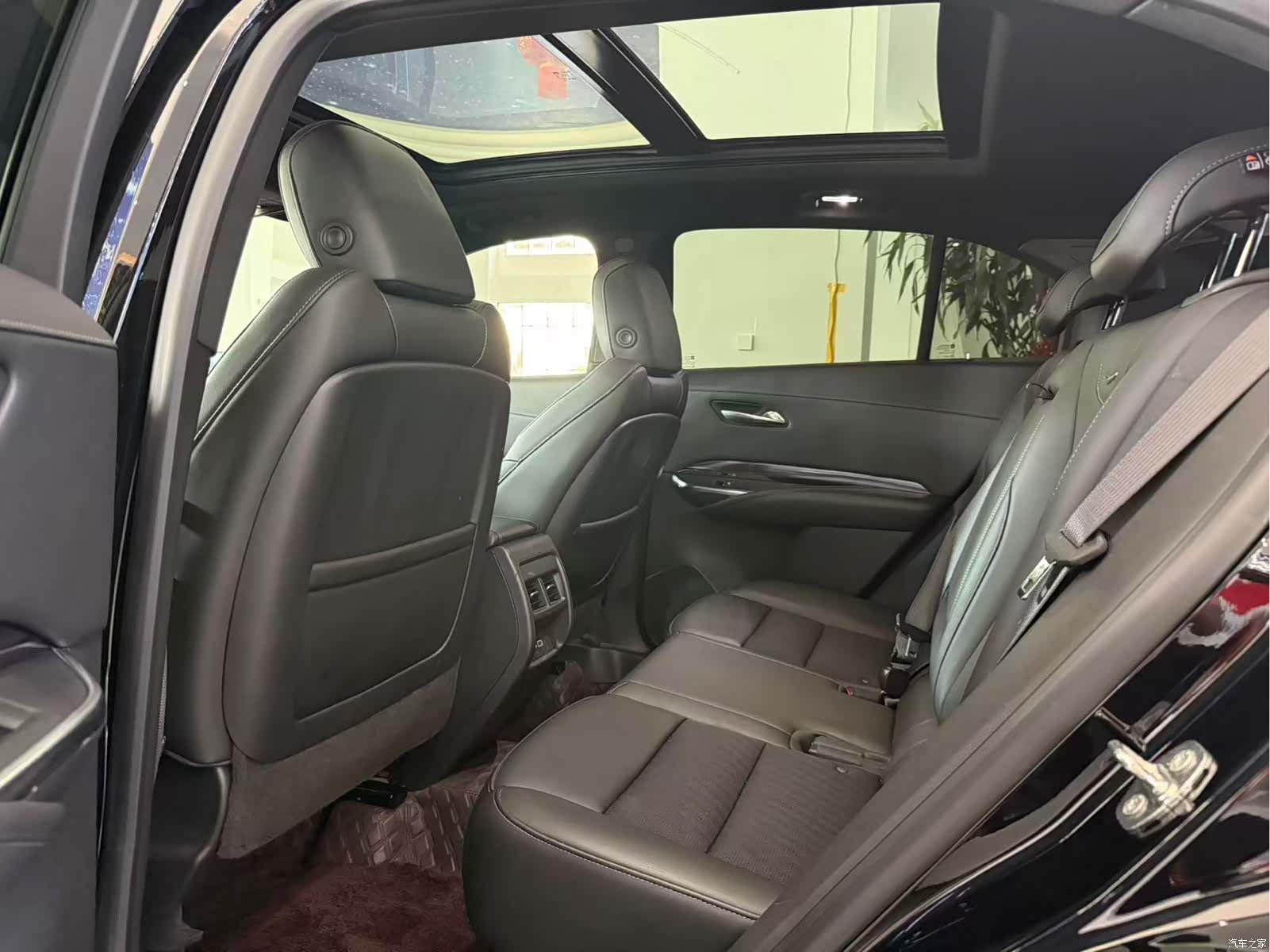 Cadillac XT4, 2022 все фото