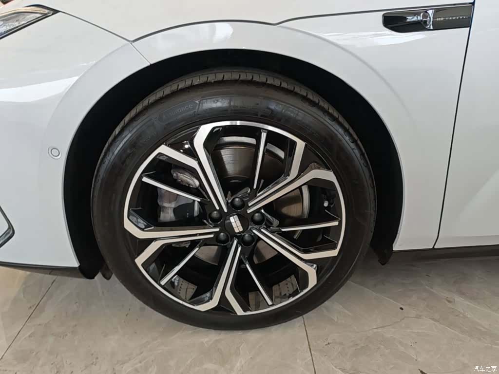 Geely E8, 2025 23