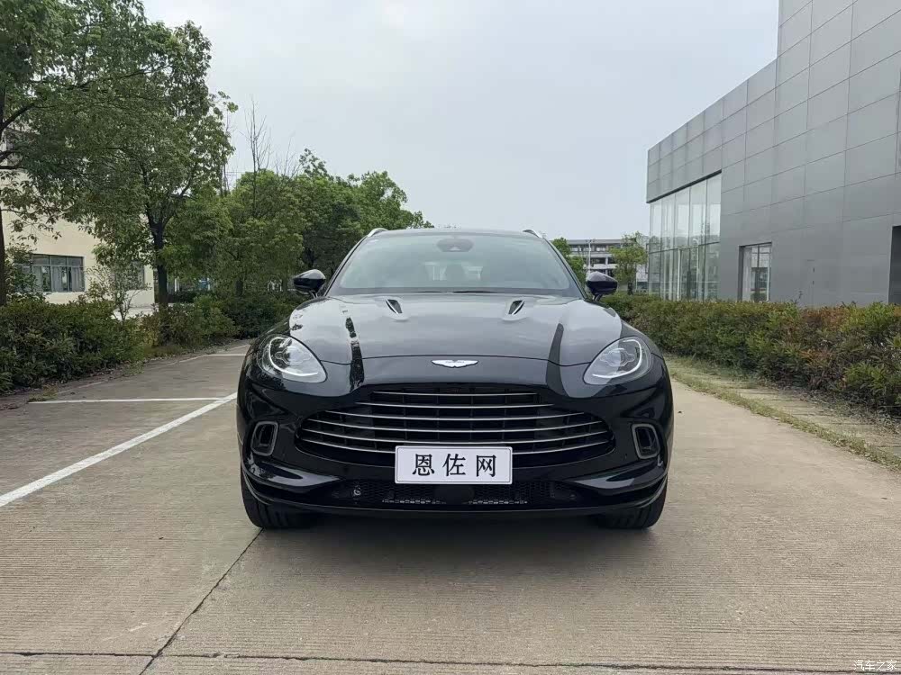 Aston Martin DBX