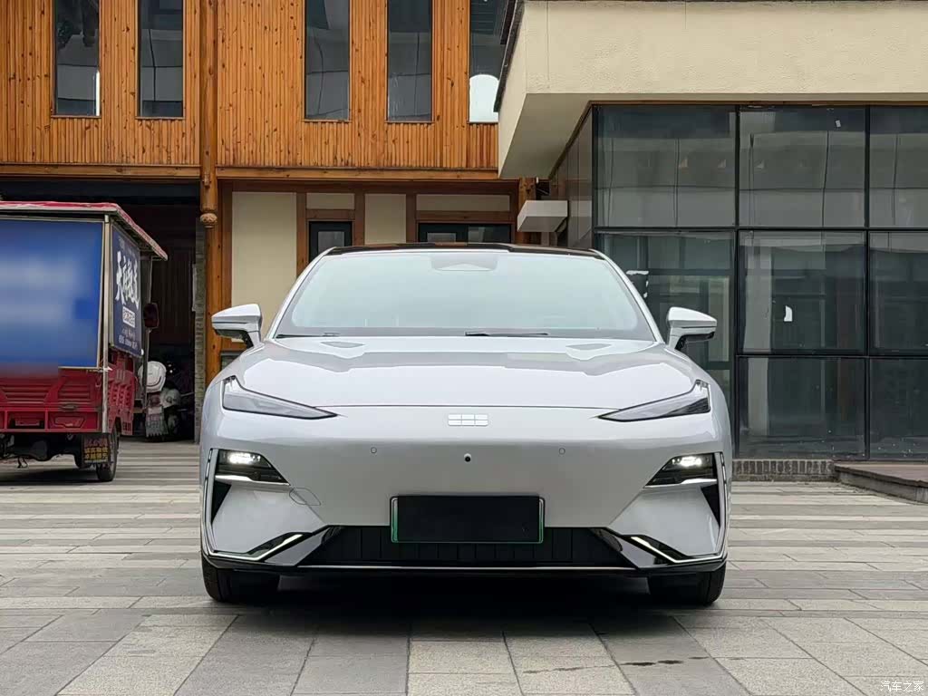 Geely E8, 2025 3