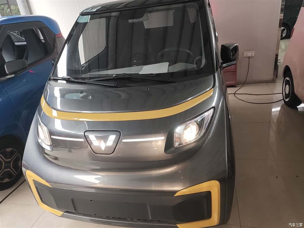 Wuling NanoEV, 2022 3
