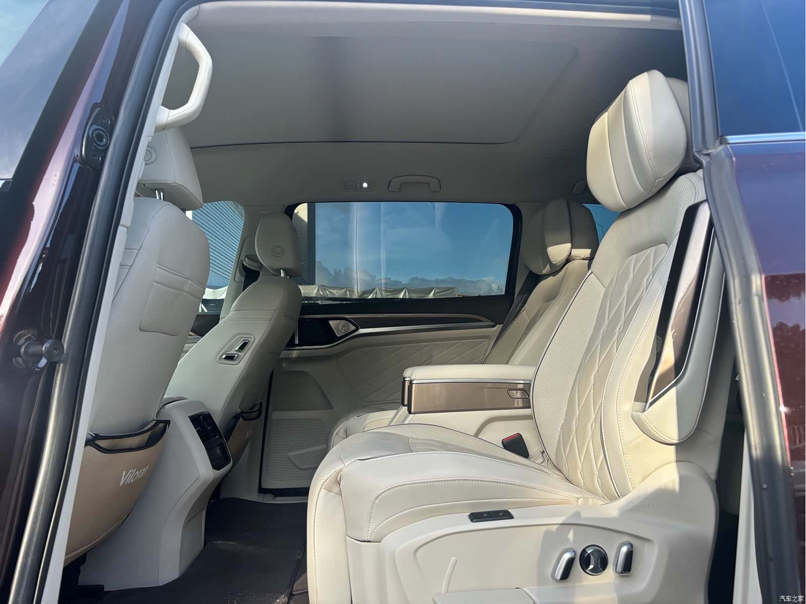 Volkswagen Viloran, 2020 8