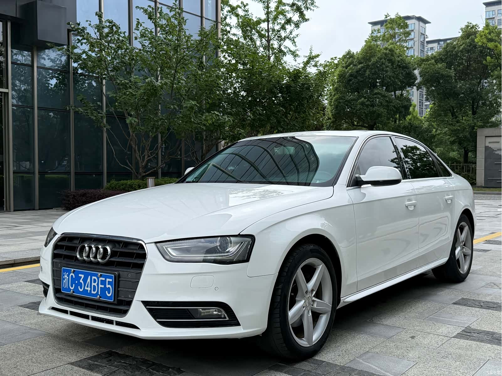 Audi A4L, 2015 1