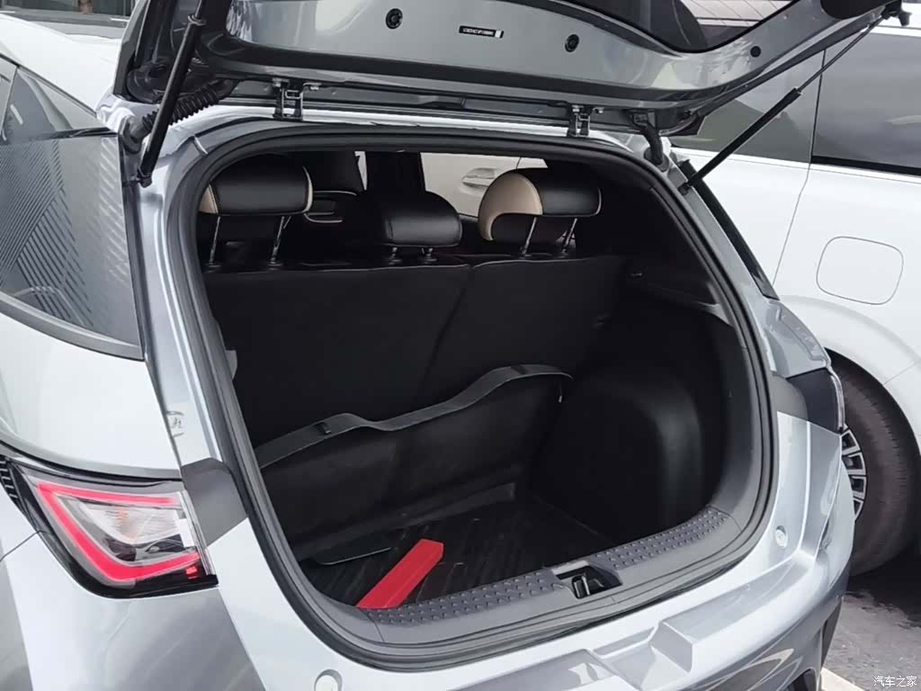 BYD Dolphin, 2023 19