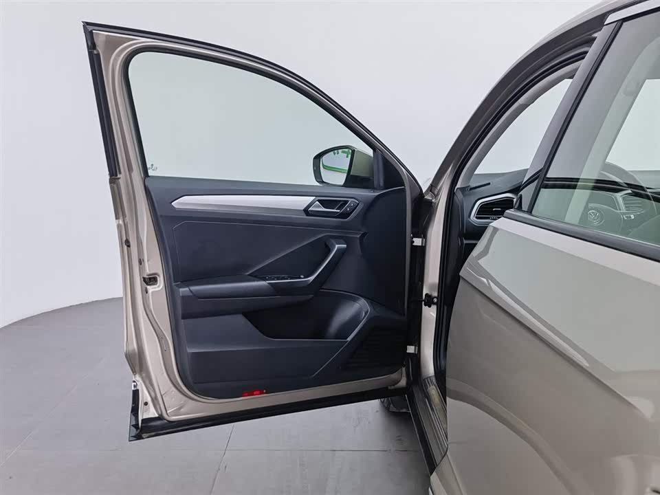 Volkswagen T-ROC exploring Songs