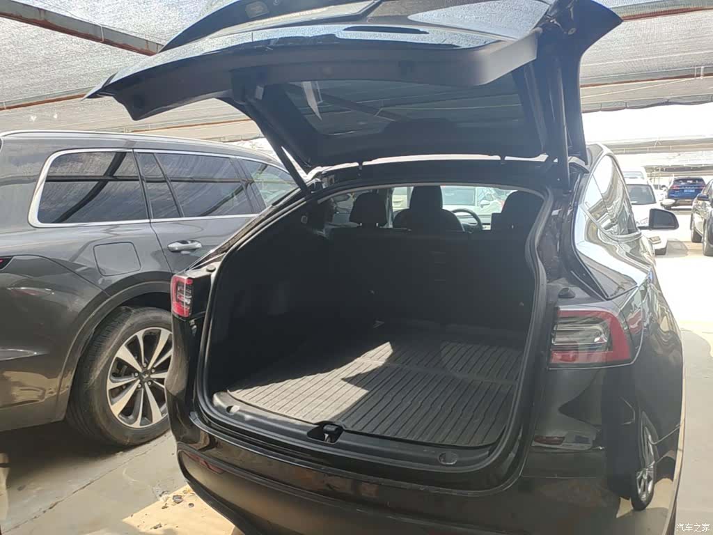 Tesla Model Y, 2023 19